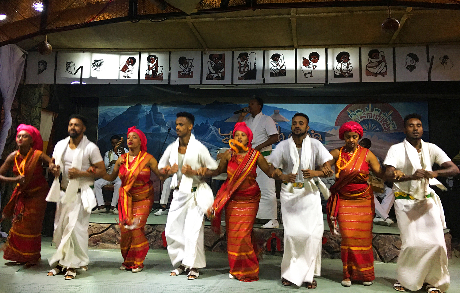 בתמונה רקדנים אתיופיים