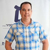 ד"ר גיל בוצר