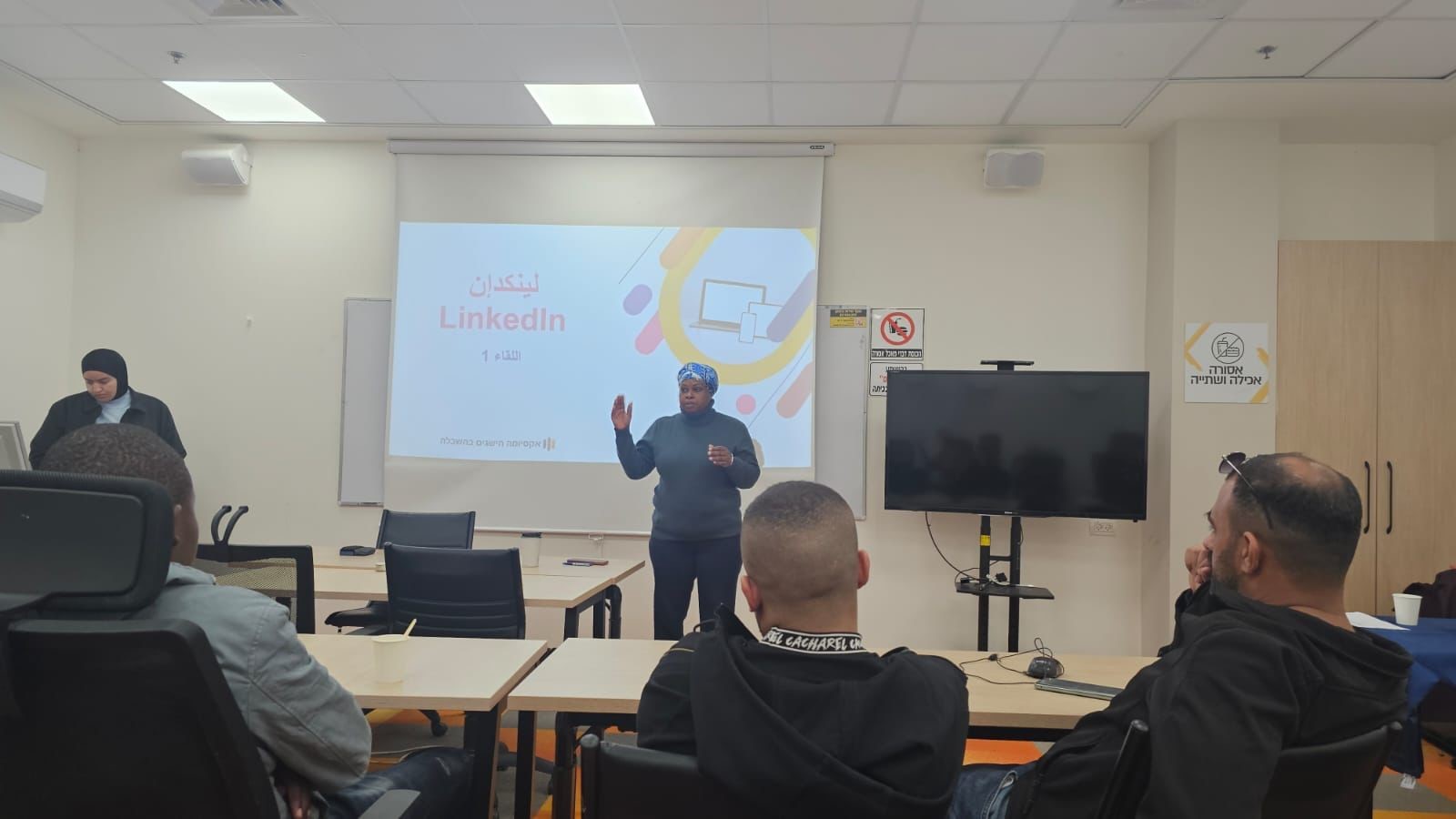 זמן זהב: חלוקת סלי מזון לקשישי שדרות