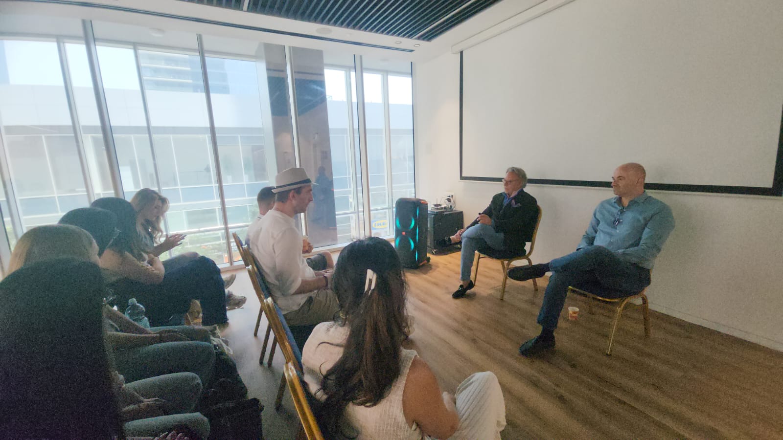 בביקור בחברת Pilate ומפגש עם ג'יי אברהם