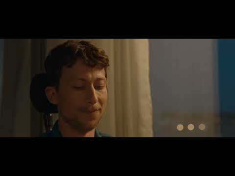 Preview image for the video "AUXILIAIRE".