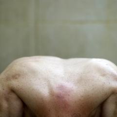 יאיר מיוחס וניר וידן, דימוי מתוך העבודה One Room Flat, וידאו, 2020