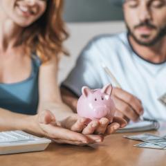 אנשים עם קופת חיסכון חזיר