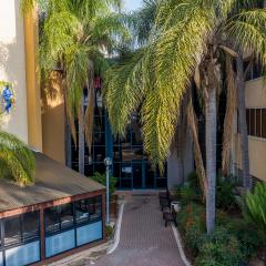 חזית בית הספר לאמנויות הקול והמסך בספיר