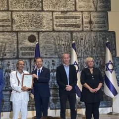 יאיר דלאל מקבל פרס מפעל חיים