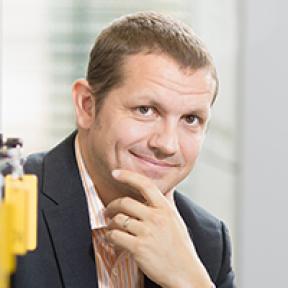 דר' אלכסנדר קאסטנר 