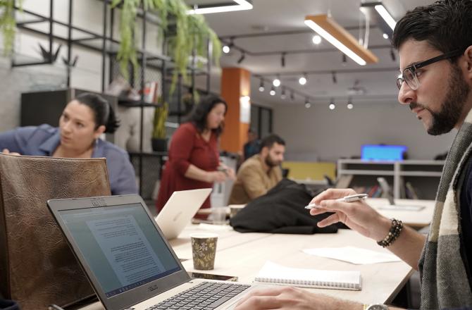 סטודנט במעבדת ח"י ספיר