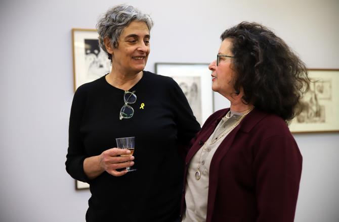 מלאך מתכופף ותחריט ר.ו.ע