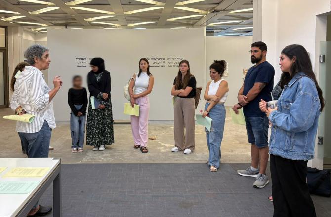 ביקור בתערוכות