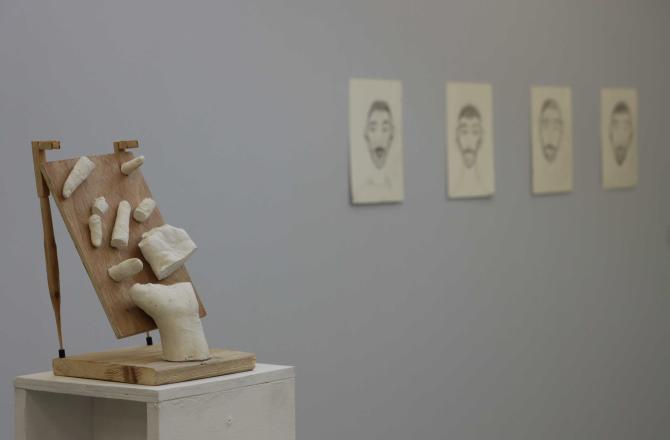 מחזיק לעצמי את היד