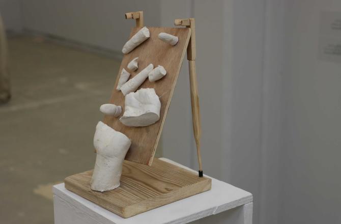 מחזיק לעצמי את היד