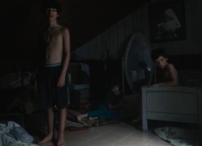 נערים בחדר שינה